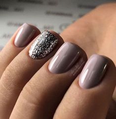 Gray And Sparkle Nails, Neutral Manicure With Accent Nail, Nail Colors With Accent Nail, Muted Lavender Nails, Fall Nails Sparkle Accent, Short Oval Glitter Nails, Dark Dipped Nails, November Dip Nails 2023, Holiday Manicure Ideas Classy