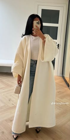 Modesty Outfits, Cute Modest Outfits, Mode Abaya, Modesty Fashion, Neue Outfits, Winter Mode, White Coat, Hijabi Fashion