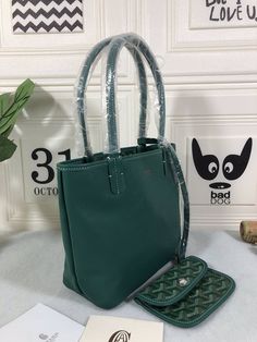 Charm - GOD Bags - 245 A+ Excellent Quality; Contact us if you've any questions in your mind. Goyard Bag, Ladies Handbags, Branded Packaging, Evening Clutch Bag, Indian Ocean, Tote Backpack, Bosnia And Herzegovina, Grade 1, Luxury Items