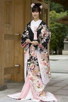 Japanese Wedding Dress Traditional Japanese Wedding, Japanese Wedding Dress, Traditional Japanese Clothing, Japanese Traditional Clothes, Japanese Wedding, Mode Kimono, Japanese Clothing, Wedding Kimono, Traditional Kimono