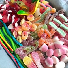 many different colored candies are on the table