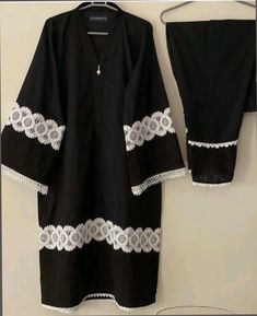 Black Outfits Stiched Kurti Design Pakistani, Black Dress Indian Simple, Black Kurta Designs Women Pakistani, Black Suit With Lace Design, Simple Black Suit Design, Simple Shalwar Kameez Designs For Women, Black Shalwar Kameez For Women, Simple Suit Designs With Laces, Pakistani Dress Pattern