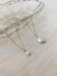 14K Gold Filled Single Pearl Necklace Freshwater Pearl - Etsy Classic Oval Pendant Necklace For Wedding, Minimalist Baroque Pearl Jewelry For Wedding, Simple Oval Wedding Jewelry, Pearl Necklace With Oval Pendant And Pearl Drop, Minimalist Round Pearl Drop Necklace, Pearl White Oval Necklace With Pearl Drop, Gold Oval Pearl Necklace For Wedding, Minimalist Baroque Pearl Necklace For Wedding, Minimalist Pearl White Teardrop Pearl Necklace