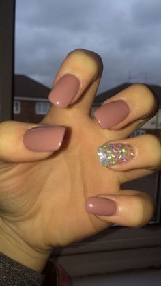 Gorgeous. I personally love the sparkle ring finger Oval Acrylic Nails, French Pedicure, Nagellack Trends, Nude Nail Polish, Nails Aesthetic, Nail Sets, Acrylic Nail Art, Prom Nails