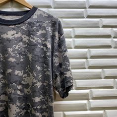 "PLEASE READ DESCRIPTION BELOW BEFORE BUYING👇🏻 *ITEM:Vintage Rothco camo tshirt *ITEM DETAILS: 👇🏻 Please be aware that all vintage items will usually show a few signs of wear or fading due to age, but anything visible such as stains or holes, and serious flaws have been photographed.For any further information on this item please contact us and we will be happy to help *SIZE: LARGE *ACTUAL SIZE MEASUREMENT: 👇🏻 *PIT TO PIT(WIDTH):21\"INCHES *LENGTH(FROM SHOULDER): 28\"INCHES *ALL MEASUREMEN Menswear Outfits, Digital Camo, Camo Designs, Military Style, Military Fashion, Floral Shirt, White Long Sleeve, Top Tee, Black Tshirt