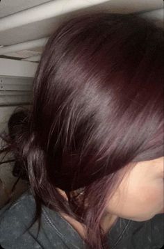 Highlight Hair Ideas, Up Do Hair Styles, Pelo Color Vino, Black Cherry Hair, Wine Hair Color, Highlight Hair, Wine Red Hair, Cute Hairstyles For School, Red Hair Inspo