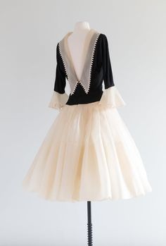 Stunning 1950's Travilla Party Dress in Black and Ivory Silk / Small – Xtabay Vintage William Travilla, Most Iconic Dresses, Vintage Dress Shoes, Vintage Clothing Store, Dresses 1950s, Vintage Clothing Boutique, Coats Vintage, Organza Skirt, Silk Cocktail Dress