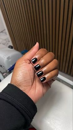 Overlay Nails Fall Colors, Black Short Manicure, Short Nail Colors Winter, Short And Long Nails Together, Black Gel Manicure Short, Nail Polish On Short Nails, Black Nails On Dark Skin, Short Square Natural Nails, Black Nail Aesthetic