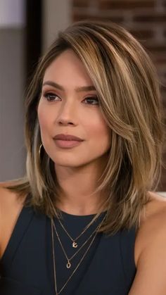 20 Trending Winter Hairstyles 2024 - 2025: Haircut Ideas for Brunettes & Medium Length 2025 Medium Hairstyles, Winter Hair Medium Length, Medium Length Haircut Fall 2024, Long Hairstyles 2024 Trends Women, Haircut Ideas For Brunettes, Hair 2024 Trends Women, 2025 Haircut, Women Over 50 Hairstyles, Hairstyles For Winter