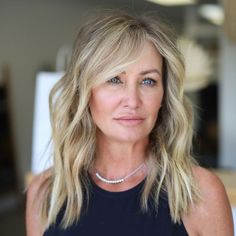 Medium Length Shaggy Blonde Hair, Long Choppy Bobs For Fine Hair, Curtain Bangs Thinning Hair, 2023 Hair Trends For Women Over 60, Choppy Shag Hairstyles Medium, Thick Bob Haircut, Wavy Shag, Shoulder Length Wavy Hair, Angled Hair