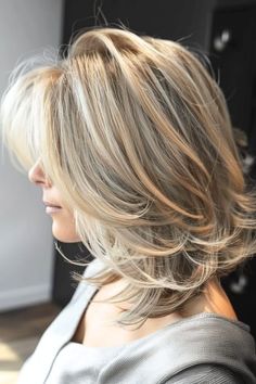 Layered Blonde Hair Shoulder Length, Medium Length Womens Hairstyles, Shoulder Length Hair With A Fringe, Blonde Hair With Highlights And Layers, Natural Wave Haircut, Med Length Layered Haircuts, Should Length Layered Hair Haircuts, Hair Layered Around Face, Lob Layered Haircut