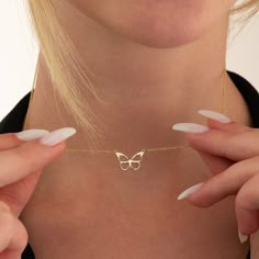 18K Gold Butterfly Necklace Tiniy Butterfly Necklace - Etsy Cute Butterfly Necklace, 14k Gold Butterfly Necklace, Minimalist Butterfly, Gold Butterfly Necklace, Tiny Butterfly, Ball Ideas, Handwriting Gifts, Butterfly Necklace Gold, Butterfly Bracelet