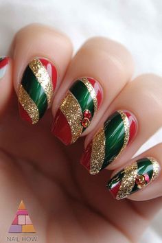 Get the Christmas sparkle! These festive nails bring red, green, and gold glitter together for a dazzling holiday vibe. Perfect for those cute Xmas nails you’ve been dreaming about! Tap into holiday glam at nailhow.com, and don’t forget to save this pin. Cute Xmas Nails, Cute Christmas Nail Designs, Christmas Nail Design, Pretty Nail Polish Colors, Silk Wrap Nails, Festive Nails, Mint Nails, Eye Nail Art, Simple Fall Nails