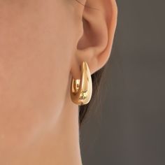 These gorgeous handmade 14k Gold Dome Hoop Chunky Earrings have a unique design and are a perfect gift idea for graduation, a wedding band, an engagement ring, and an anniversary gift. 𝗘𝗔𝗥𝗥𝗜𝗡𝗚 ��𝗗𝗘𝗧𝗔𝗜𝗟𝗦: ➣They are made out of 14k real gold, 585 EU Authenticity Stamped. (Hollow inside) ➣ They have a weight of 4 grams. ➣ They have a height of 5.5 mm, a width of 9 mm, and a length of 2,5 cm. ➣ Available only in yellow 14k real gold. ➣ Quantity is 1 pair (2 earrings). ➣ They have an easy Gold Chevron Ring, Dome Earrings, Drop Earrings Gold, Chunky Earrings, Gold Statement Ring, Solid Gold Earrings, Chic Jewelry, Jewellery Design