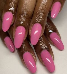 Gel Nails Dark Skin 17 Ideas: Embrace Your Beautiful Skin Tone - women-club.online Gel Nails Dark Skin, Pink Nails Dark Skin, Gel Nails Dark, Nail Shapes And Designs, Nails On Dark Skin, Nails Dark Skin, Monochromatic Nails, Barbie Pink Nails, Tone Women