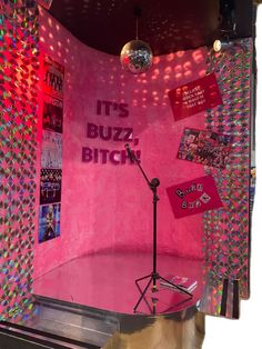 2000s aesthetic bienal 2022 mean girls party ideas Rap Party, Private Lounge, 21st Party, Bday Party Theme, Themed Decorations, Y2k Party, Bengali Wedding, 16 Birthday, Set Decor