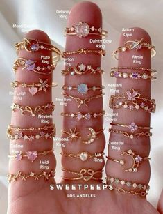 Rings Ideas Aesthetic, Where To Buy Cute Jewelry, Jewelry Inspo Aesthetic, Girly Accessories Jewellery, Pretty Jewellery Rings, Cute Jewelry Aesthetic, Cool Rings Aesthetic, Pretty Hands Aesthetic, Cute Rings Aesthetic