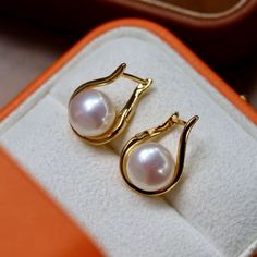 --- SPECIFICS --- 💚Materials: 100% Natural High Quality Pearl with 24k gold plated s925 Sterling silver 💚-The Pearl is 100% natural UNTREATED , UNDYED- 💚Metal: Real 24k Gold plated s925 Sterling Silver 💚Size: 9mm*15mm 💚Pearl Diameter: 7.5mm 💚Closure: the closure is made of 925 Sterling Silver.  💚Handmade Artwork, original design and copyright protected💚 💚💚Shipping We ship it in 5-7 days after the payment is made and you may choose your personalized shipping services. We shipping world Pearl Earrings Handmade, Pearl Earrings Wedding, Gold Pearl Earrings, Gold Art Deco, Natural High, Pearl Earring, Shipping Services, Handmade Artwork, Natural Pearl