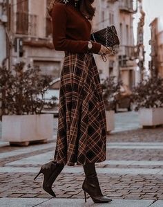 Classy Plaid Skirt Outfit, Modest Winter Skirts, Classic Style Women Winter, Scottish Inspired Outfits, Scottish Fall Fashion, Long Tweed Skirt Outfit, Long Plaid Skirt Outfit Winter, Skirts Aesthetic Outfit, Winter Scotland Outfit