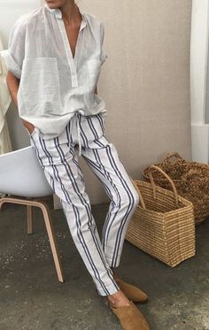 Looks Total Jeans, Minimalist Moda, Mode Tips, Stripe Pants, Blazer Outfit