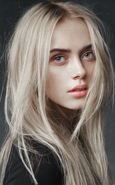 effortless hair Fii Puternic, Blonde Hair Pale Skin, Blonde Hair With Roots, Hair Pale Skin, Makeup Tip, Lip Conditioner, 얼굴 그리기, Blonde Hair Girl, Cool Blonde