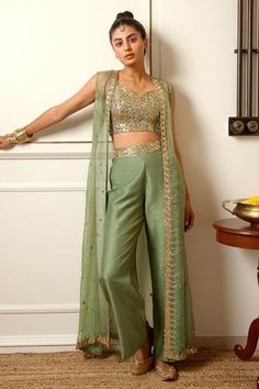 Shop for Loka by Veerali Raveshia Green Chanderi Silk Organza Embroidered Cape And Pant Set for Women Online at Aza Fashions Green Indian Outfit, Crop Top Outfits Indian, Indian Crop Tops, Organza Cape, Crop Top Suit, Mehendi Outfit, Embroidered Cape, Trendy Outfits Indian, Crop Top Jacket