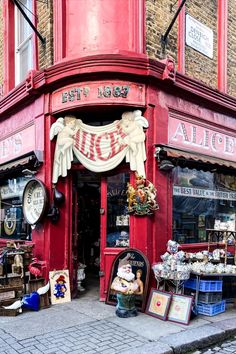 vintage shop portobello road London Best Markets In London, Portobello Road Market, London England Travel, London Cheap, Weekend In London, London Vintage