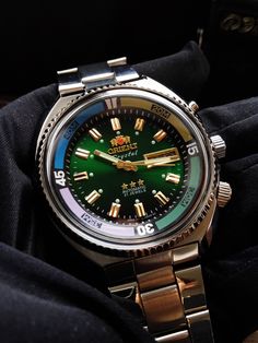 Rare Japanese Orient King Diver self-winding watch, it holds when you wear the watch on your wrist. Model: Orient King Diver Type of movement - mechanics with automatic winding. Case diameter is 43mm (1.7 inch). Case Material: Stainless steel. Bracelet of steel. Bracelet width - 22mm. Dial - green, luminescent hands. Functions - date, day of the week (there is a button for quick date change). The watch works properly, keeps track of the exact time, serviced by a professional watchmaker. Technical and external condition in perfect condition. The watch is perfect for a decent man. The bracelet on the watch is full size, will fit a not small hand, but if you need it, we can adjust it for you right away. When you agree to the watch, take it in a gift box. I will ship the watch very quickly aft Brown Watch Strap, Japanese Watch, Handmade Watch Bands, Fancy Watches, Diver Watch, Vintage Watches Women, Small Watch, Big Watches, Men's Vintage Watch