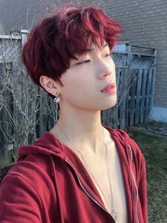 Kpop Hair Color, Red Hair Boy, Boys Colored Hair, Red Hairstyles, Dark Red Hair Color, Red Hair Men, Kore Ulzzang, Dyed Hair Men, Short Red Hair