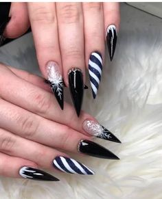 Black And White Christmas Nails, White Winter Nails, White Christmas Nails, Christmas Snowflakes Nails, Holiday Manicure, Black And White Christmas, Holiday Nails Christmas