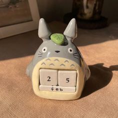 Studio Ghibli inspired desk calendar Cute Bedroom Crafts, My Neighbor Totoro Clay Art, Totoro Pinch Pot, Totoro Air Dry Clay, My Neighbor Totoro Clay, Things To Do With Modeling Clay, Studio Ghibli Items, Cute Things To Have, Pottery Ideas For Kids