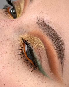 Ginger makeup using Royal Garden palette by @divagerussia #orangemakeup #divage #divagerussia #макияж #креативныймакияж #makeup #creativemakeup #brightmakeup #cosmetics #косметика Mustard Makeup Look, Starcatcher Makeup, Garden Makeup Look, Orange Green Makeup, Makeup For Gingers, Ginger Hair Makeup, Folklore Makeup, Colourful Makeup Looks, Autumn Eyeshadow