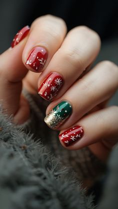 Transform your nails with these simple aesthetic Christmas nail designs Discover trendy winter nail art designs that are cute chic and inspiring Get ideas for natural neutral subtle short and chic nail designs perfect for the winter season Find your inspiration here