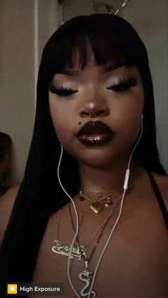 Emo Makeup Looks Black Women, Y2k Black Makeup, Black Alternative Makeup, Dark Makeup On Black Women, Far Set Eyes, Yk2 Makeup Looks, Emo Girl Makeup Looks, Nollywood Y2k Makeup, Black Emo Makeup