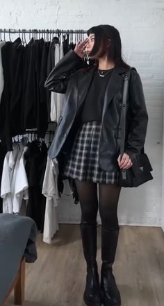 Dark Dresses Casual, Band Show Outfit, Girlie Grunge Outfit, Black Outfits Curvy, Edgy Outfits 2024, Downtown Asthetics Outfit, Casual Goth Style, Rainy Day Goth Outfit, Dark Aesthetic Outfits Winter