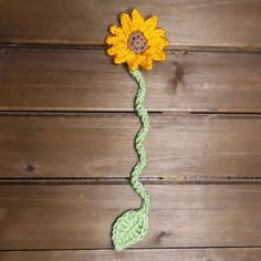 Free Pattern: Sunflower Bookmark Sunflower Crochet Bookmark Pattern, Sunflower Bookmark, Crochet Craft Fair, Crochet Sunflower