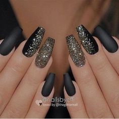 The Most Glamorous Nail Ideas For New Years Eve | Blogmas Day 21 ~ Black Gold Nails, New Years Nail Designs, Black Coffin Nails, New Years Eve Nails, Glitter Manicure, Matte Black Nails, Gold Glitter Nails, Glamorous Nails, Super Nails