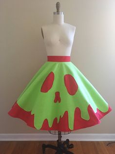 Hey, I found this really awesome Etsy listing at https://www.etsy.com/listing/557999467/bad-apple-circle-skirt Fairytale Costumes, Evil Queen Snow White, Apple Green Dress, Queen Snow White, Dapper Day Outfits, Apple Costume, Disney Dapper Day, Disney Bound Outfits Casual, Creepy Cute Fashion