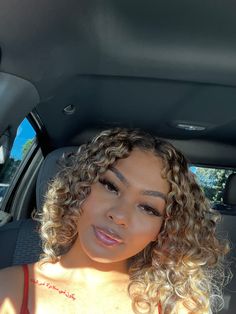 Thick Blonde Highlights Curly Hair, Sandy Curly Hair, Black Roots Blonde Hair Curly, Blonde Tips On Brown Hair Curly, Dyed Curly Hair Honey Blonde, Honey Blonde Natural Curly Hair, Blond On Curly Hair, Short Curly Honey Blonde Hair, Light Skin With Blonde Hair Curly