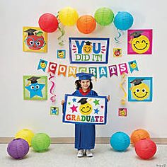 Graduation Party For Preschoolers, Diy Preschool Graduation Decorations, Preschool Graduation Photo Booth, Kinder Graduation Party, Graduation Day Decoration For Kids, Preschool Graduation Ideas Decorations, Kids Graduation Party Ideas