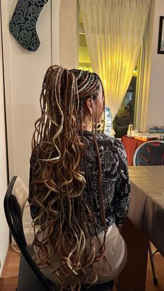 Blonde And Black Braids With Curls, Calico Hair Braids, Split Color Braids, Brown And White Braids, Red And Blonde Braids, Curl Braids, French Curl, Big Box Braids Hairstyles