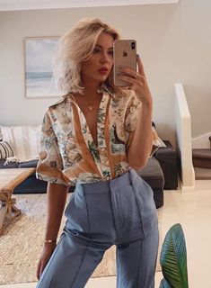 Short Sleeve Silk Shirt Outfit, Blouse With Cardigan Outfit, Tank Crop Top Outfit, Summer Hair Blonde, Flowy Tops Outfit, Blonde Hair Short Hair, Outfit Inspo Girly, Summer Nails Cute, Blonde Hair Short