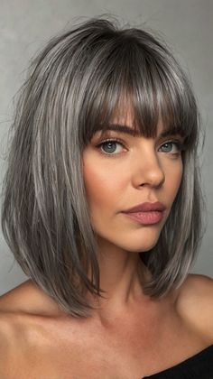 Chic Messy Medium Length Gray Hairstyles with Bangs Haircuts For Women Medium Length, Gray Hairstyles With Bangs, Shoulder Length Haircuts For Women, Haircuts For Women Medium, Cute Shoulder Length Haircuts, Medium Length Hairdos, Shoulder Length Haircuts, Grey Hair Inspiration