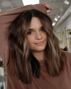 Medium Brunette Hair, Brown Hair Inspo, Lob Hairstyle, Mom Hairstyles, Short Hair Balayage, Mid Length Hair, Hair Clothes, Girls Hair