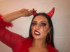 Glam Devil Makeup, Demon Make Up Halloween, Devil Hairstyles Halloween, Devil Makeup Look Easy