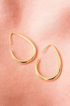 "Gold threader hoop earrings go with everything! Elegant and lightweight enough for everyday. Now available in solid .925 Silver! Please note: Silver version is made to order and takes 1-1.5 weeks to ship. Dimensions: 1.5 x 1\" (4 cm) Materials: Copper, 18k Gold Plating, .925 Silver Ships in a branded jewelry pouch and box, perfect for gift giving!" Gold Threader Earrings, Threader Earrings Gold, Minimal Earrings, Hoop Earrings Gold, Earrings Hoop, Threader Earrings, Jewelry Earrings Hoops, Earrings Dangle, Jewelry Pouch