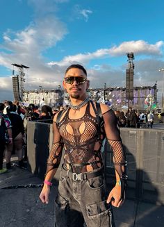 All blakc techno outfit for raves Gender Neutral Rave Outfits, Man Rave Outfits, Boy Rave Outfits, Hard Techno Outfit, Men’s Raves Outfit, Rave Fashion Men