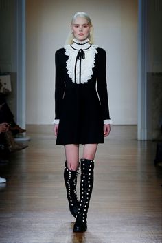 Preppy Goth Outfits, Preppy Goth, Mode Chanel, Goth Outfits, Aesthetic Clothes