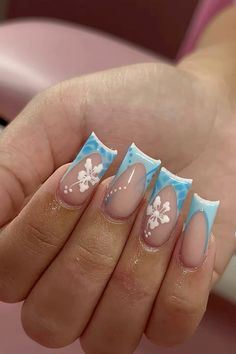 Mail Inspo Vacation, Blue French Tip Hibiscus Nails, Baby Blue Hibiscus Nails, Blue Hawaiian Nails, Blue Hawaiian Flower Nails, Vacation Nails Summer, Nail Charm Ideas, Y2k Hawaiian Nails, Blue Vacation Nails