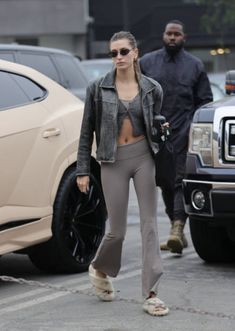 Elevated Outfits, Flare Leggings Outfit, Kendall Jenner Photos, Leather Leggings Outfit, Leggings Outfits, Flare Legging, West Hollywood California, Flared Leggings, Leggings Outfit